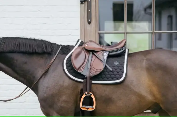 Tapis de selle Plaited Cord Jumping Kentucky. (Noir)