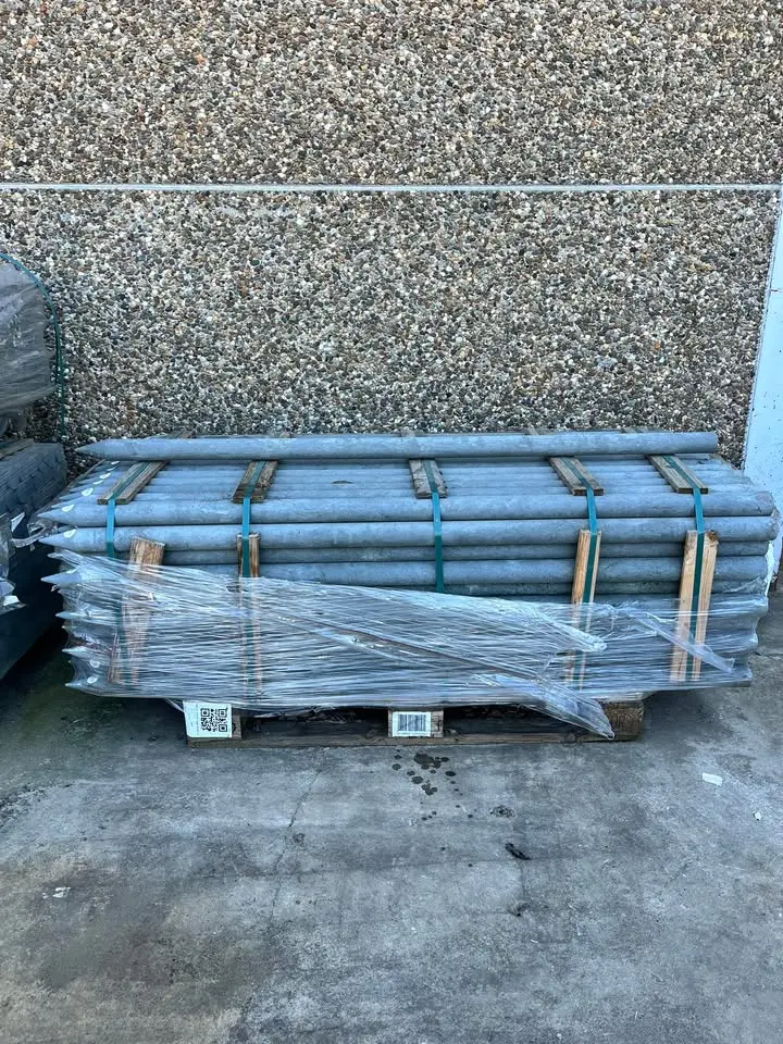 100 Piquets recyclé imputrescible 175cm D6cm. Pas de livraison possible pour cet article.