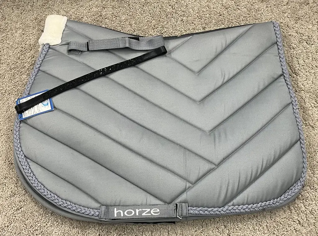 ENSEMBLE TAPIS DE SELLE HORZE VICTORIA + FRONTAL STRASS