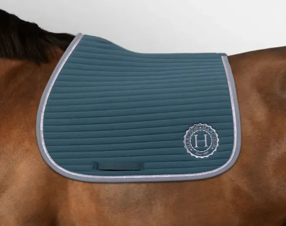 Tapis de selle Karembar CSO Collection Summer 26 - Harcour (Paon)