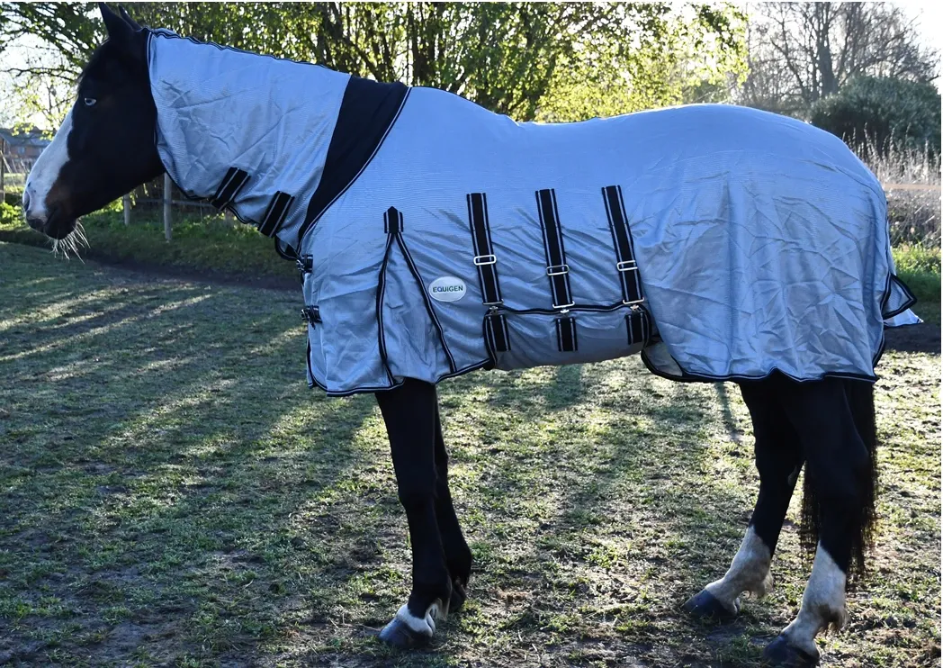 2 couvertures anti mouche maille épaisse avec cou intégré non amovible 79.99€/2pcs. Déjà adoptée par de nombreux cavaliers. (125cm, 125cm)