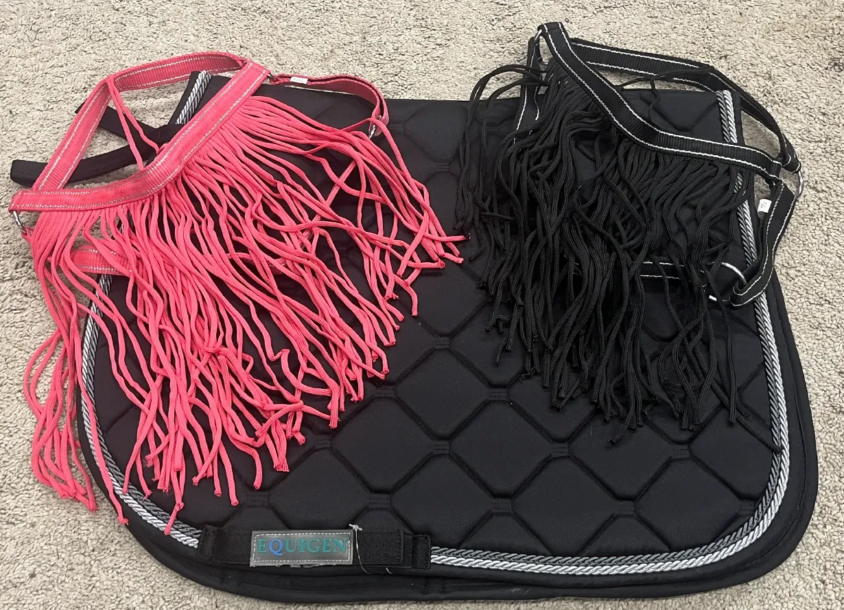 Ensemble 2 Licols franges anti-mouches + Tapis de selle Amanda