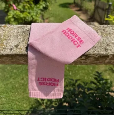 Chaussettes Horse Addict Rose pâle (écriture fuchsia) - Equislay