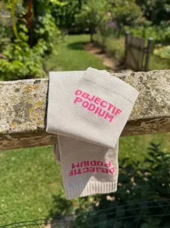 Chaussettes Objectif Podium Beige (écriture fuchsia) - Equislay
