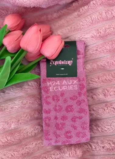 Chaussettes H24 aux Écuries Léopard Rose (écriture blanche) - Equislay